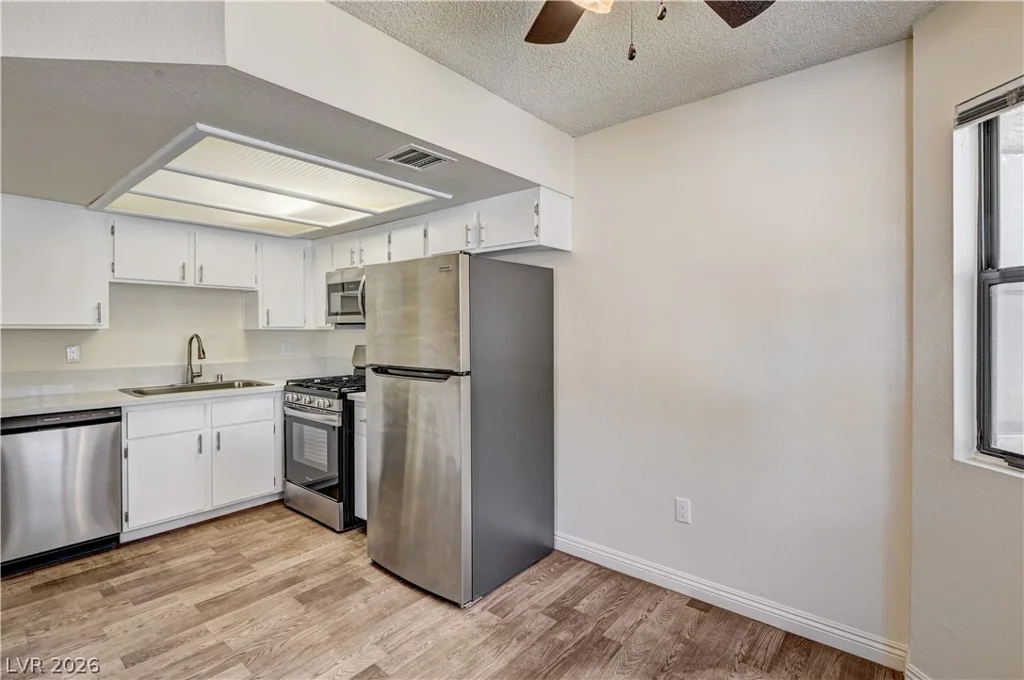 817 Rock Springs, Las Vegas, NV 89128