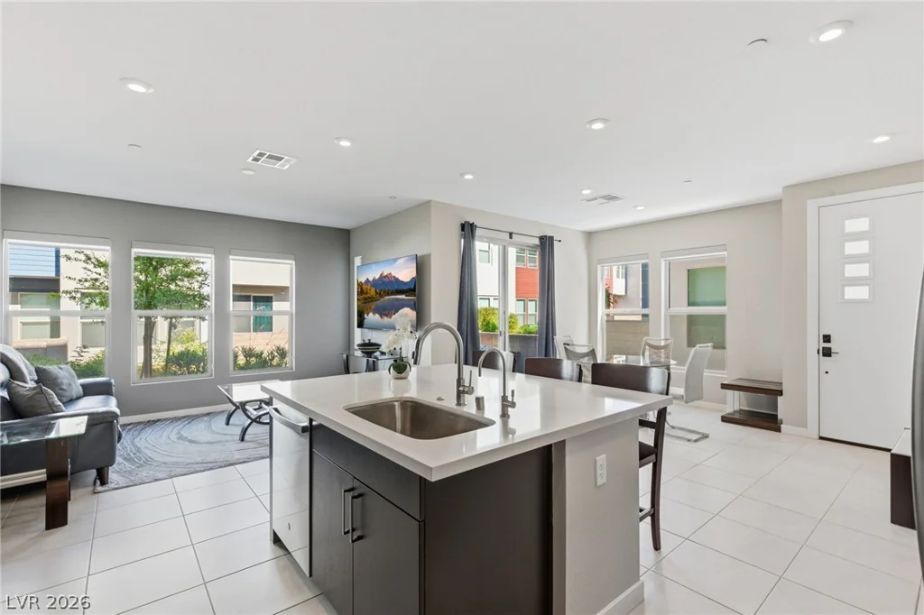 9858 Laurel Tree, Las Vegas, NV 89141