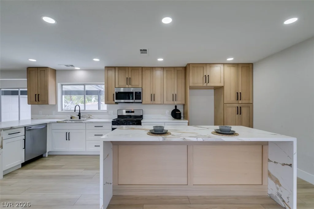 4702 Black Stallion, North Las Vegas, NV 89031