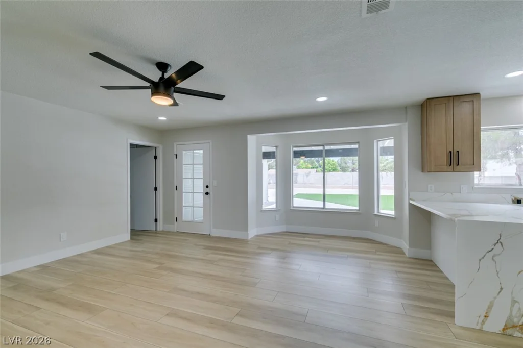 4702 Black Stallion, North Las Vegas, NV 89031