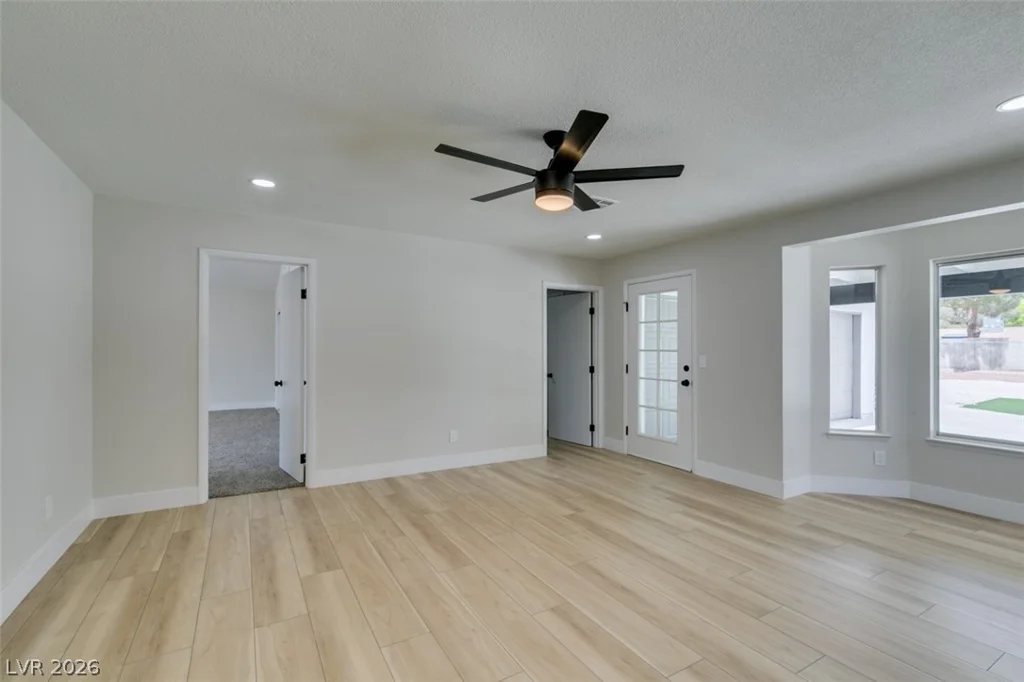 4702 Black Stallion, North Las Vegas, NV 89031