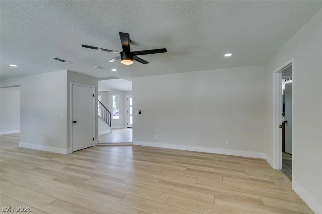 4702 Black Stallion, North Las Vegas, NV 89031