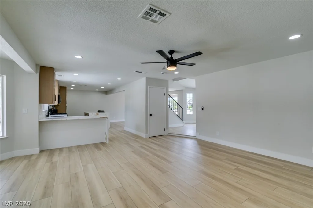 4702 Black Stallion, North Las Vegas, NV 89031