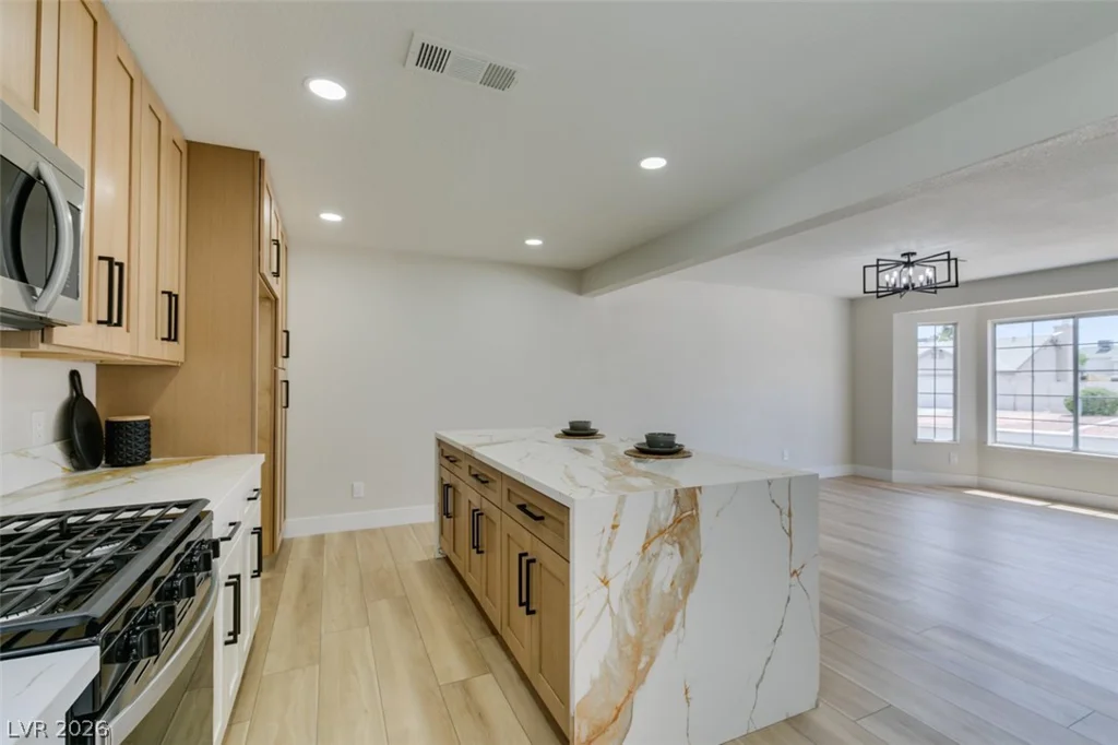 4702 Black Stallion, North Las Vegas, NV 89031