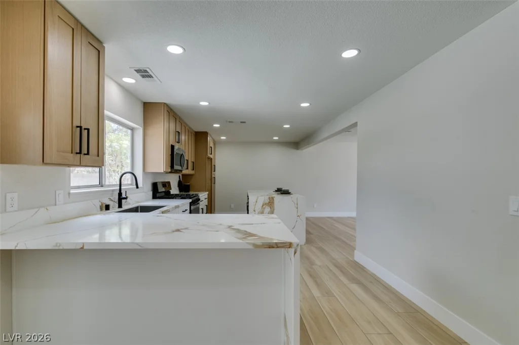 4702 Black Stallion, North Las Vegas, NV 89031