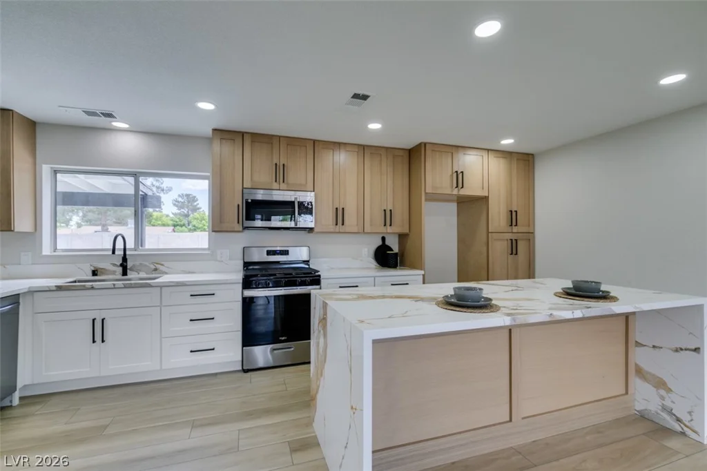 4702 Black Stallion, North Las Vegas, NV 89031