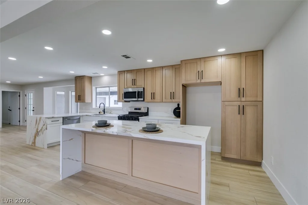 4702 Black Stallion, North Las Vegas, NV 89031