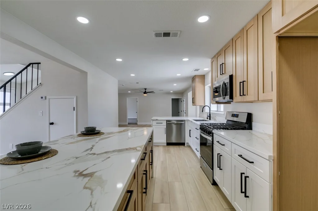 4702 Black Stallion, North Las Vegas, NV 89031