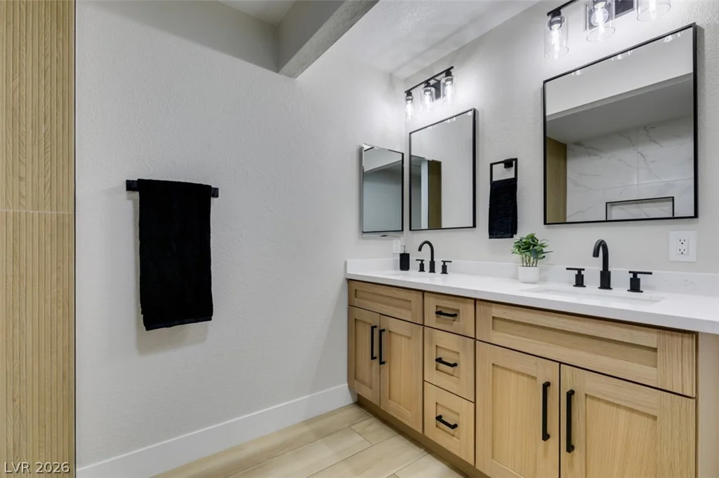 4702 Black Stallion, North Las Vegas, NV 89031