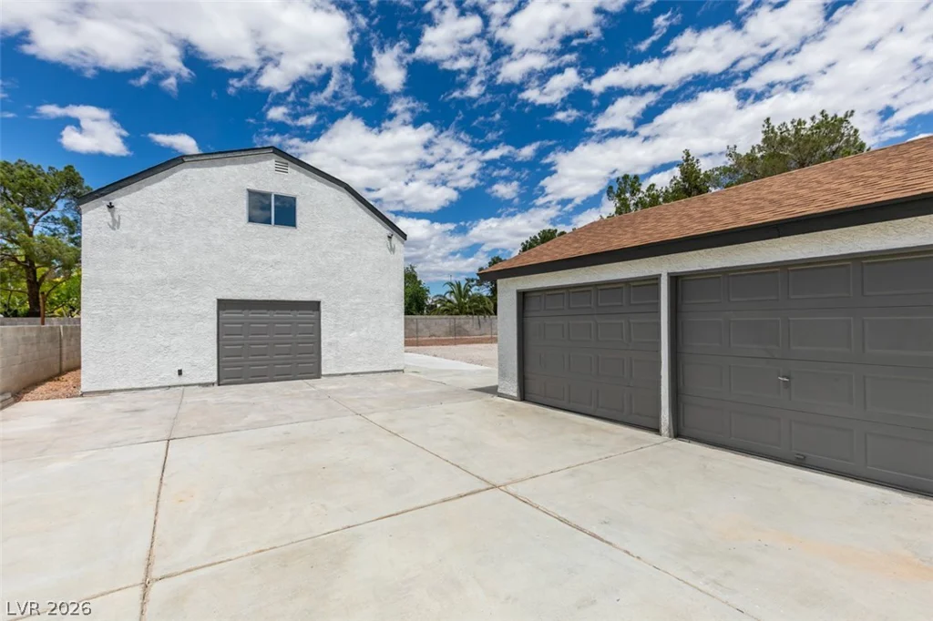 4702 Black Stallion, North Las Vegas, NV 89031