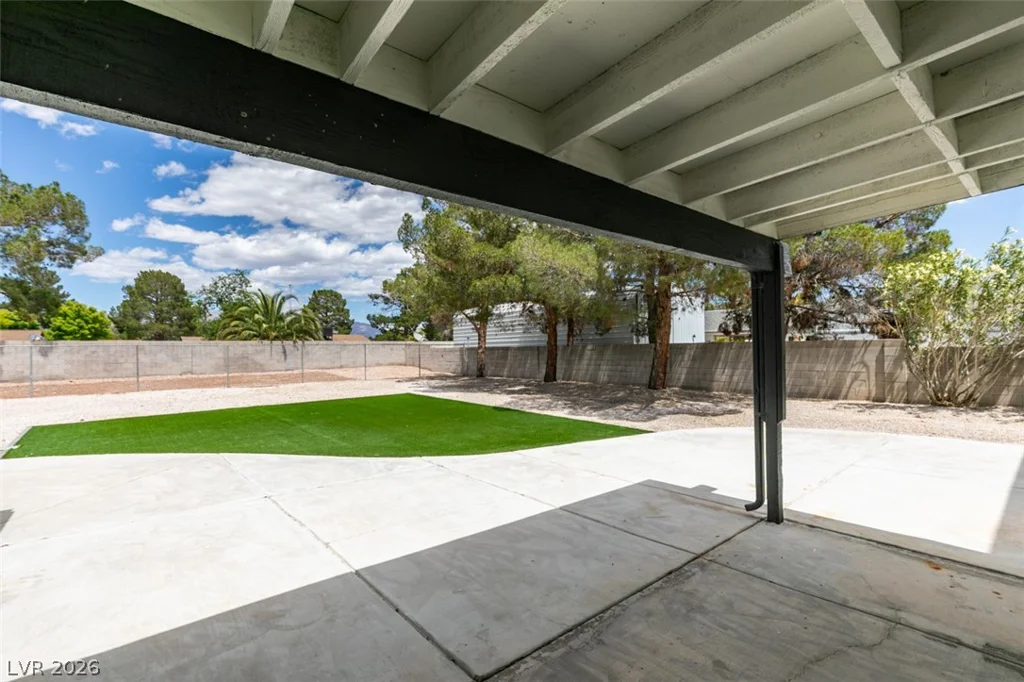 4702 Black Stallion, North Las Vegas, NV 89031