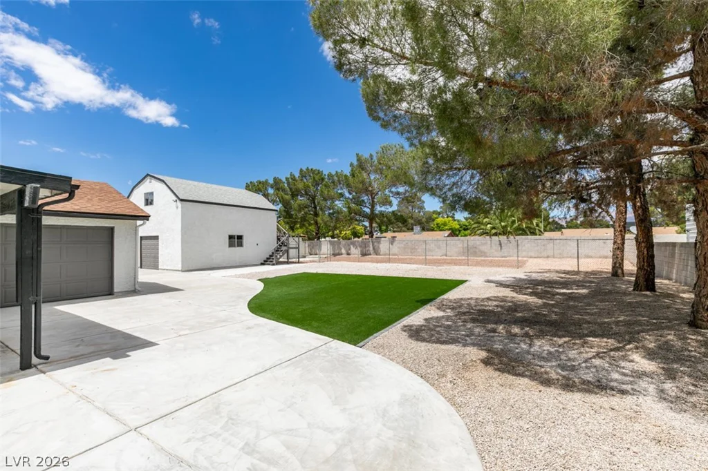 4702 Black Stallion, North Las Vegas, NV 89031