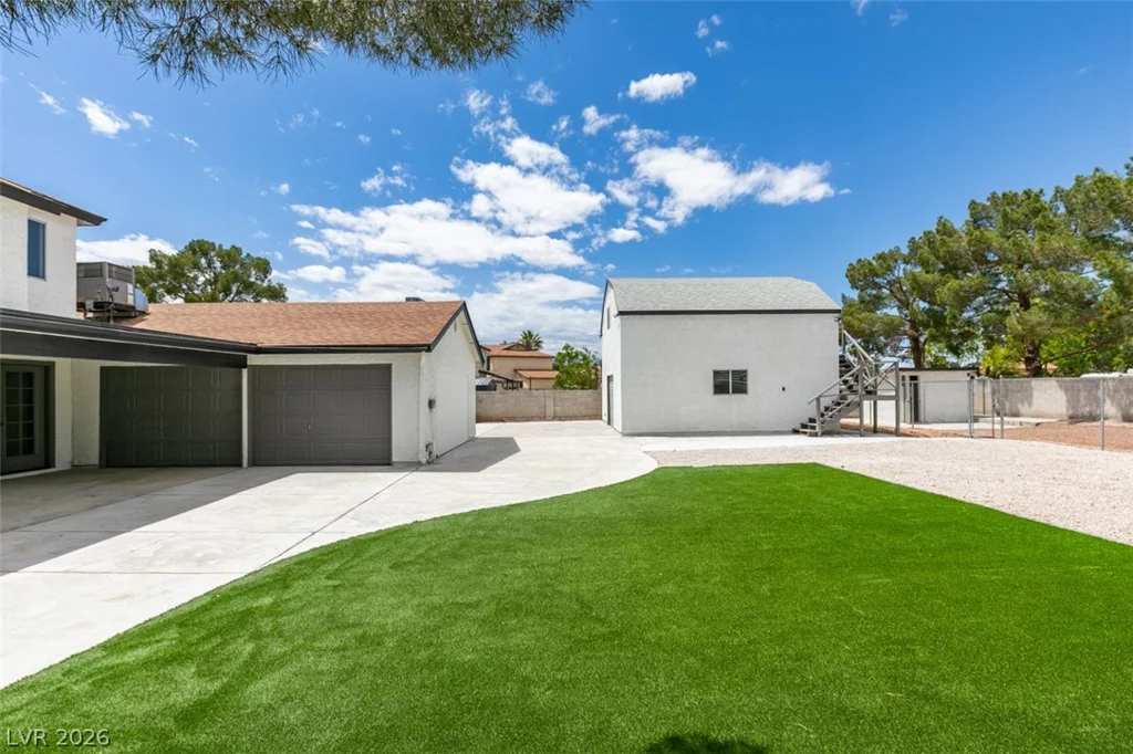4702 Black Stallion, North Las Vegas, NV 89031