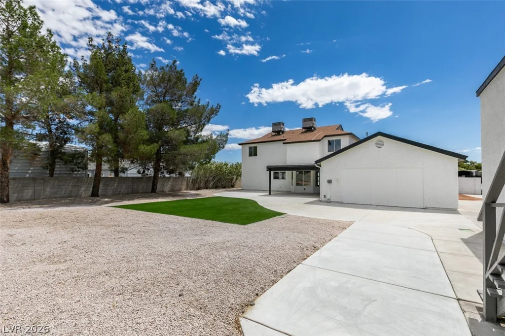4702 Black Stallion, North Las Vegas, NV 89031