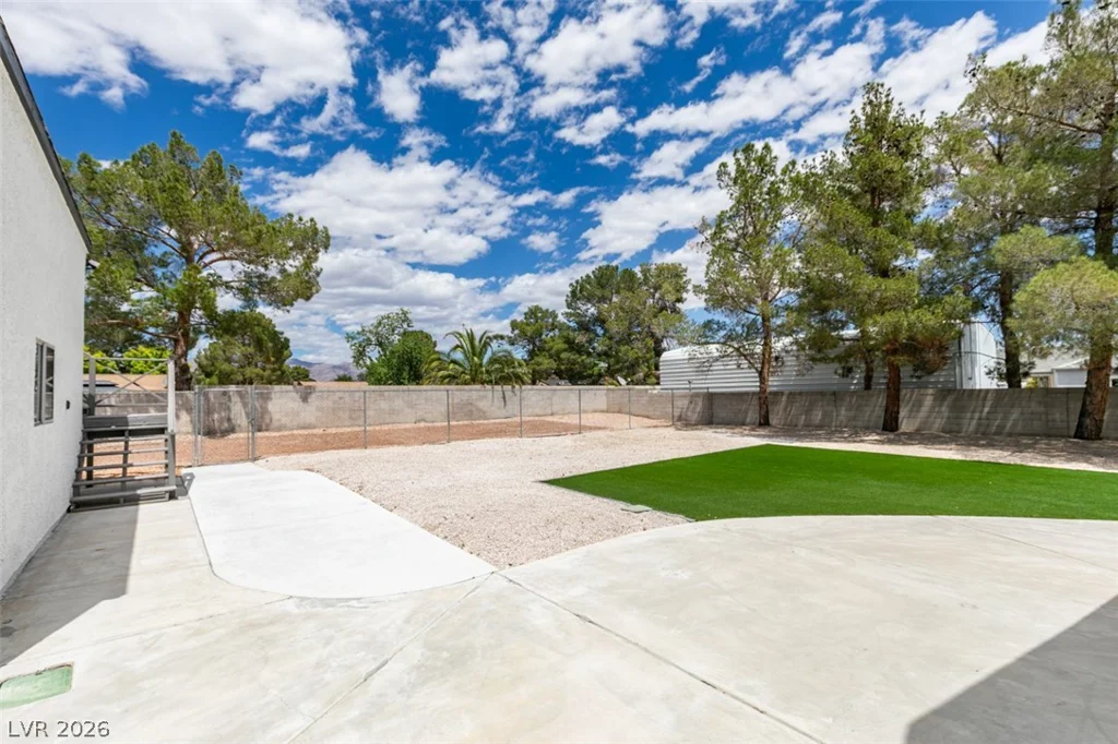 4702 Black Stallion, North Las Vegas, NV 89031