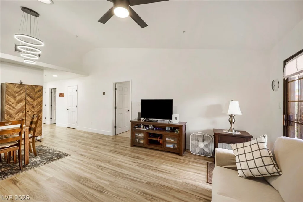 2851 Valley View, Las Vegas, NV 89102
