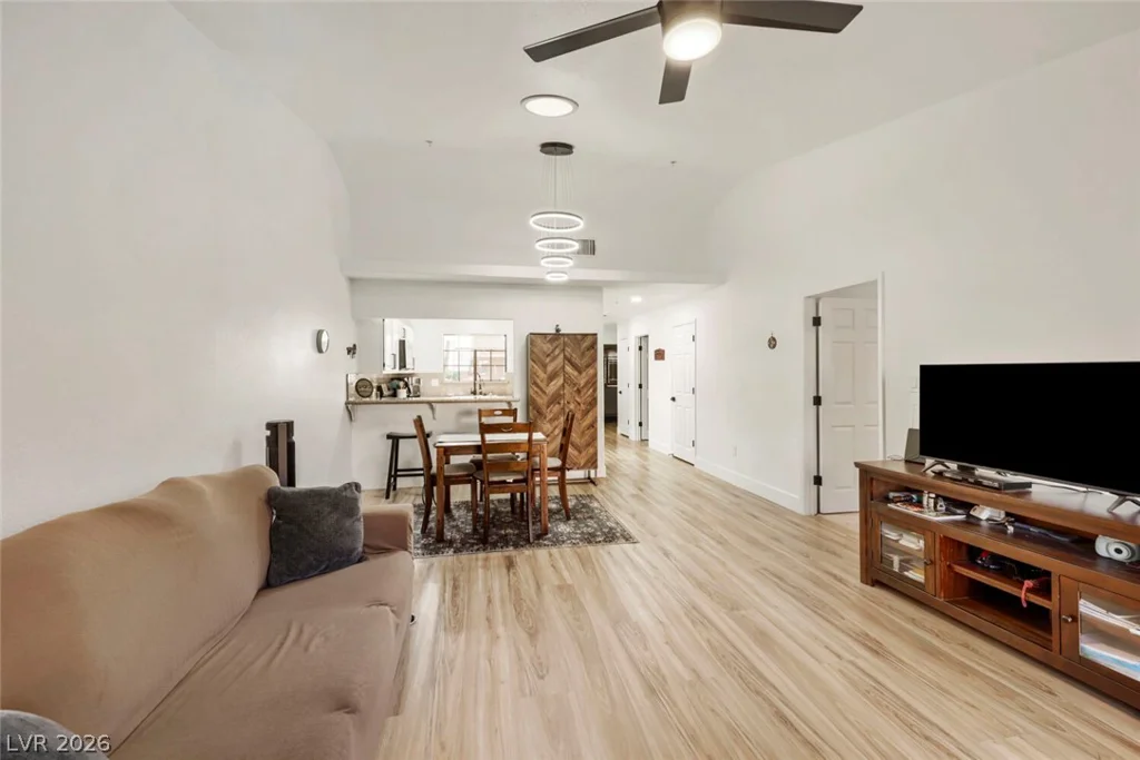 2851 Valley View, Las Vegas, NV 89102