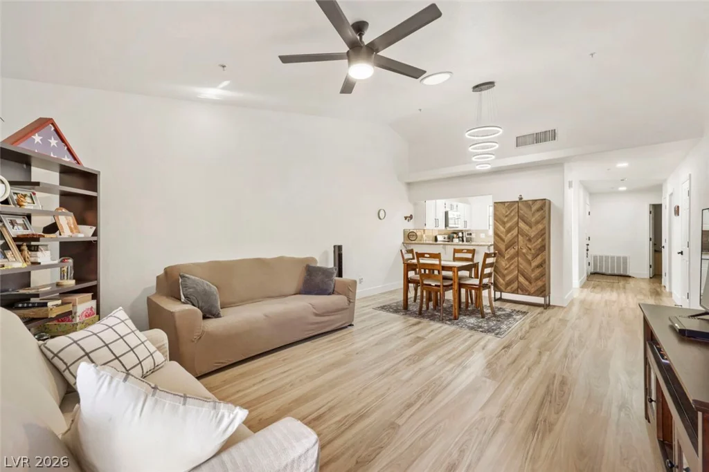2851 Valley View, Las Vegas, NV 89102