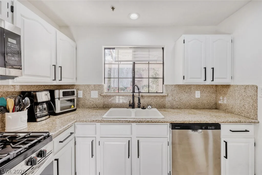 2851 Valley View, Las Vegas, NV 89102