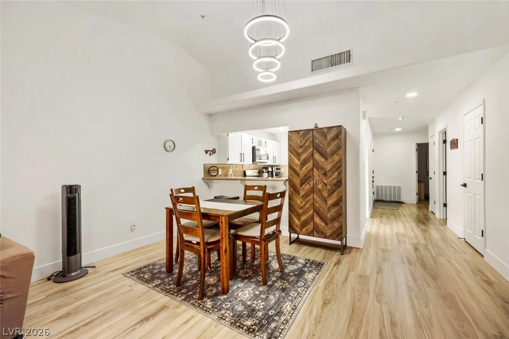 2851 Valley View, Las Vegas, NV 89102