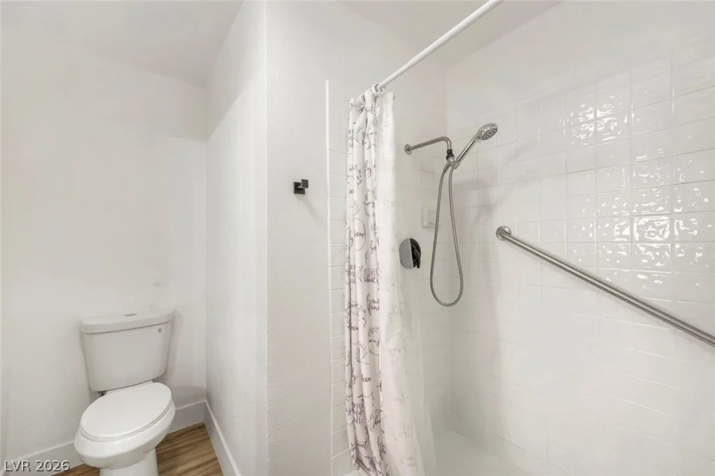 2851 Valley View, Las Vegas, NV 89102