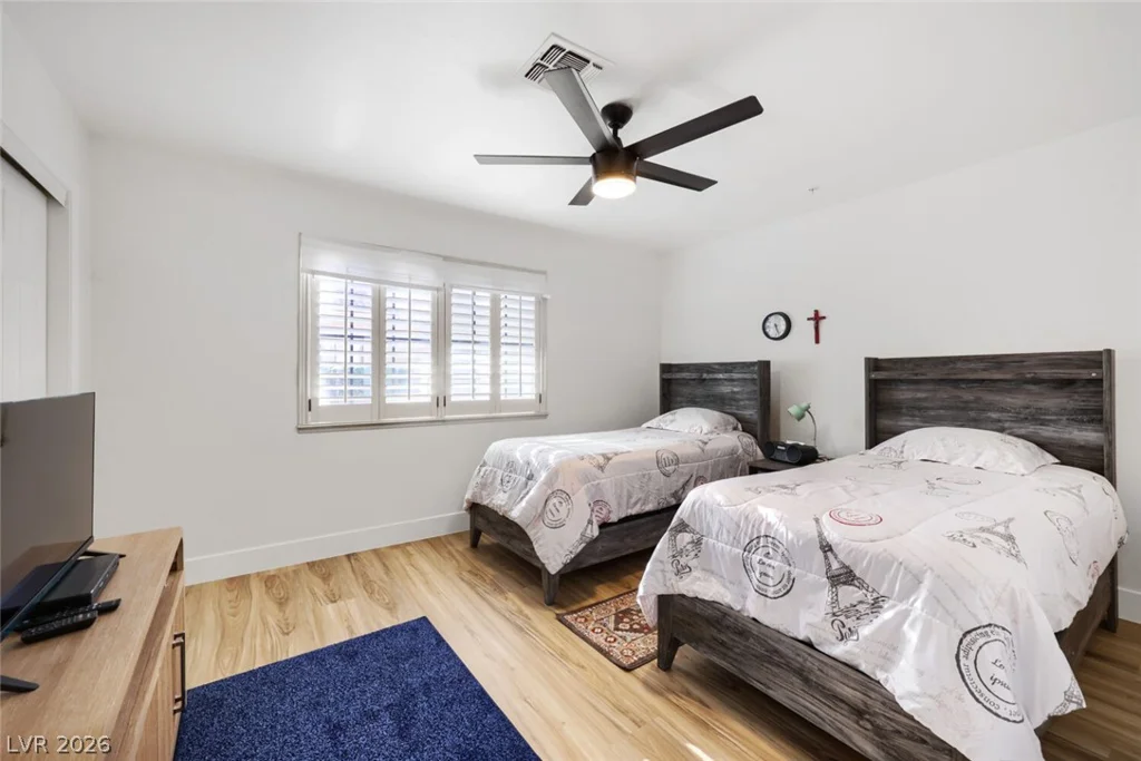 2851 Valley View, Las Vegas, NV 89102