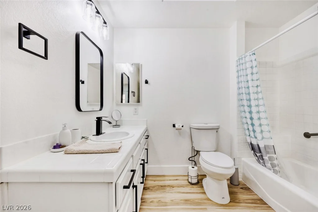 2851 Valley View, Las Vegas, NV 89102