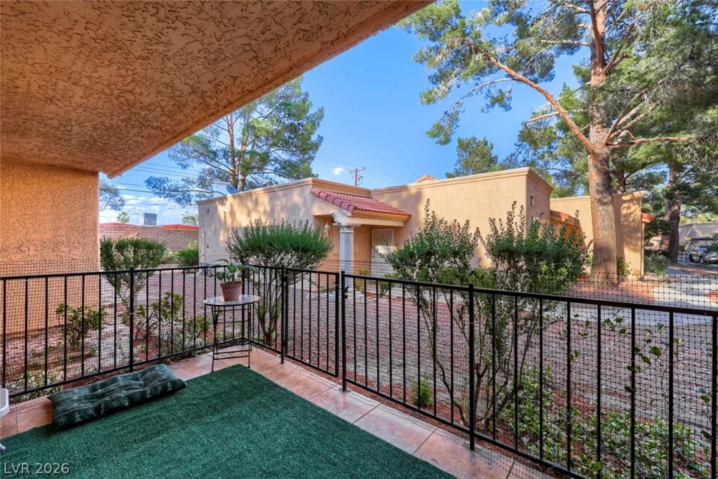 2851 Valley View, Las Vegas, NV 89102