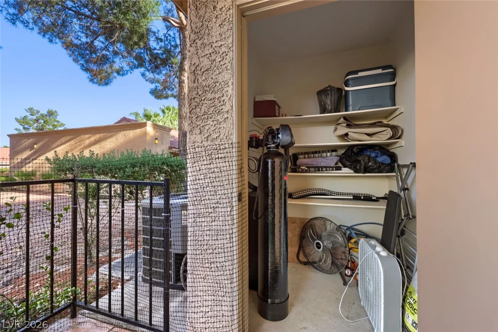 2851 Valley View, Las Vegas, NV 89102