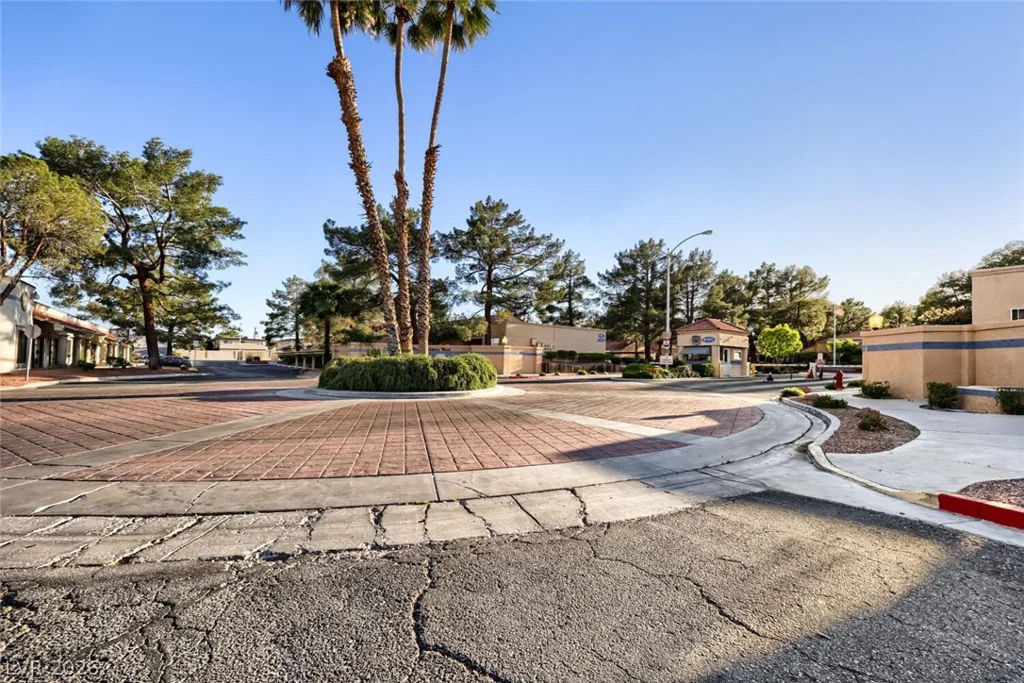 2851 Valley View, Las Vegas, NV 89102
