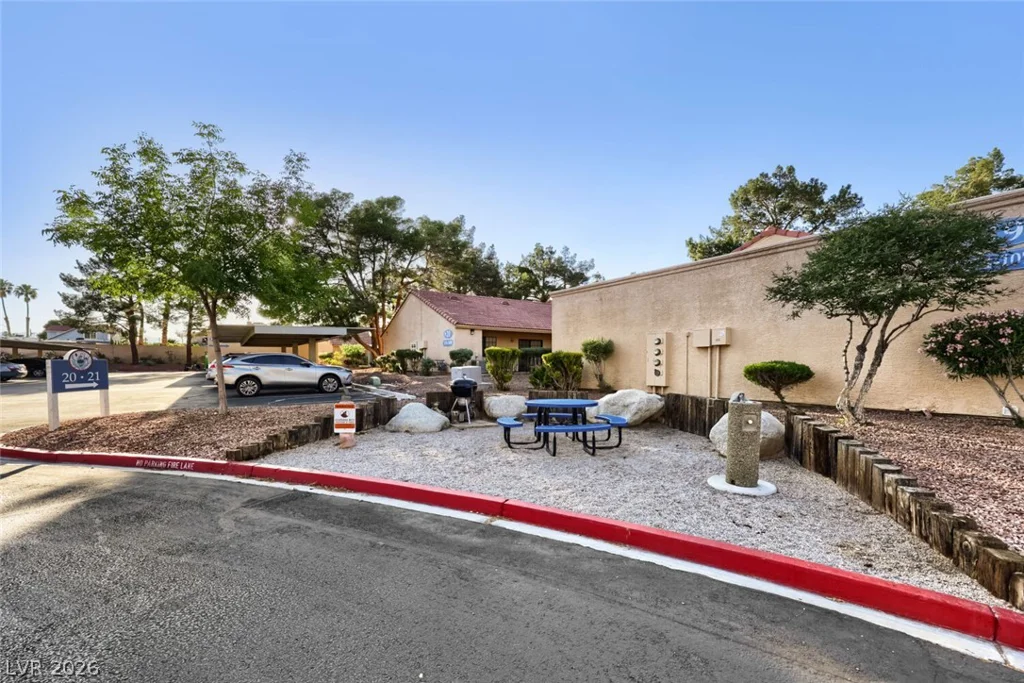 2851 Valley View, Las Vegas, NV 89102