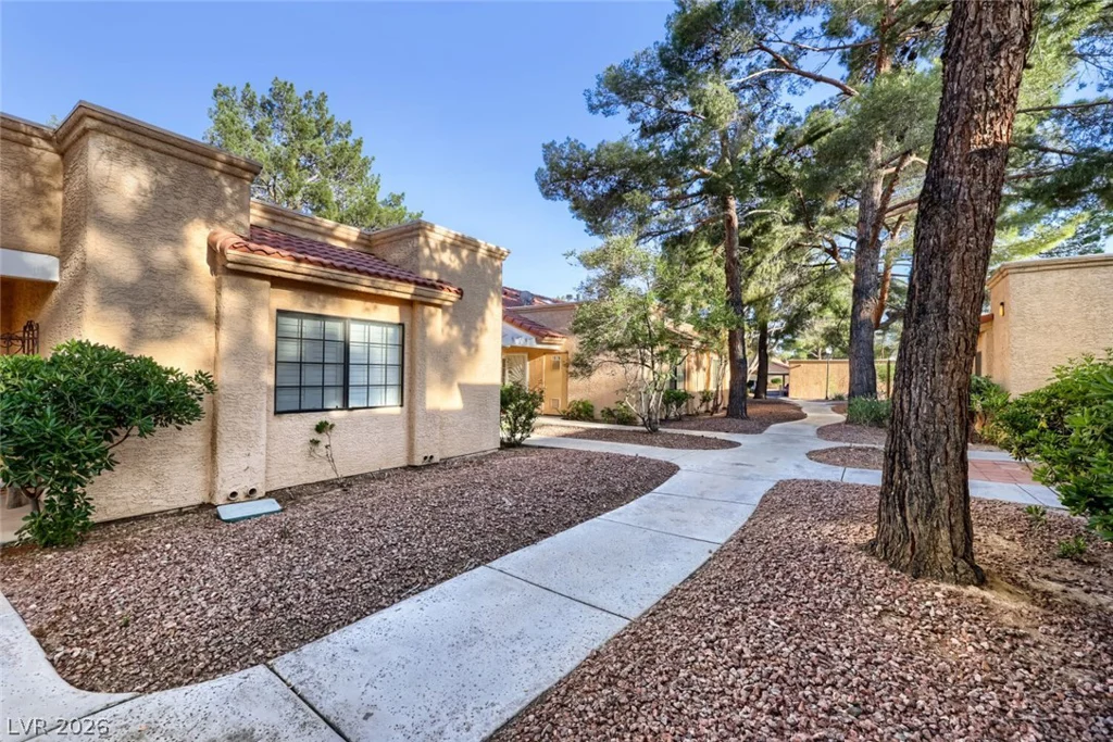 2851 Valley View, Las Vegas, NV 89102