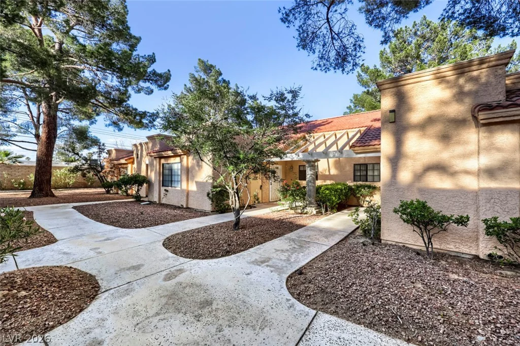 2851 Valley View, Las Vegas, NV 89102