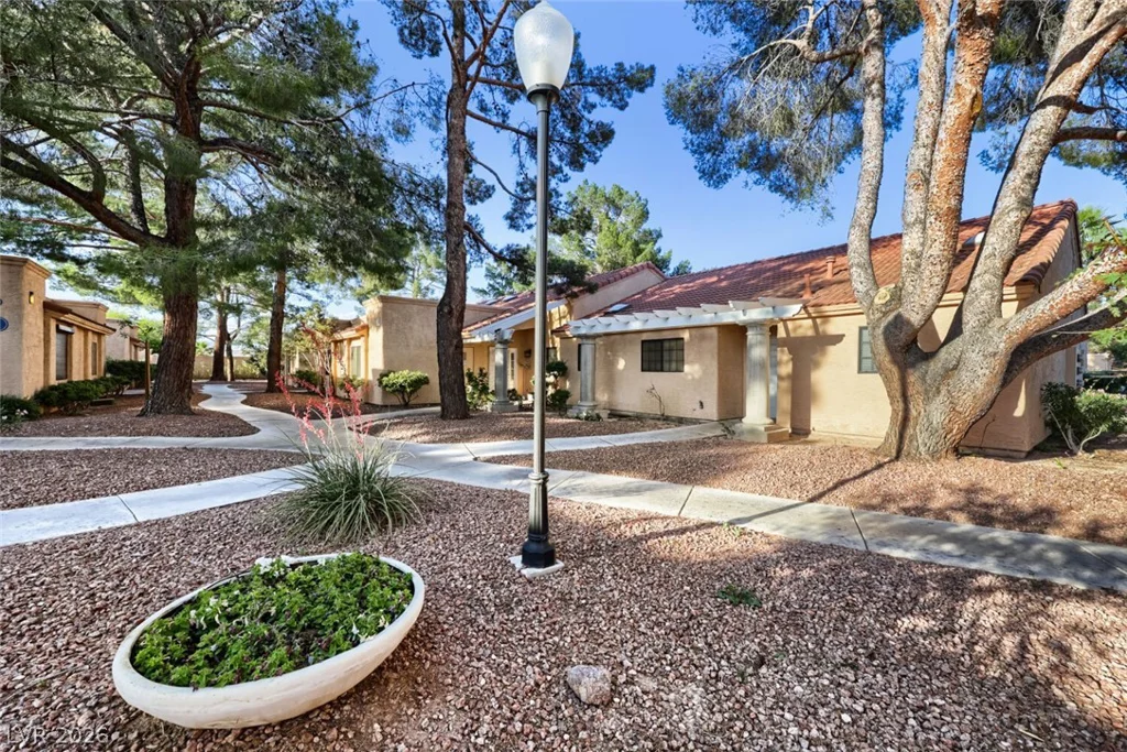 2851 Valley View, Las Vegas, NV 89102