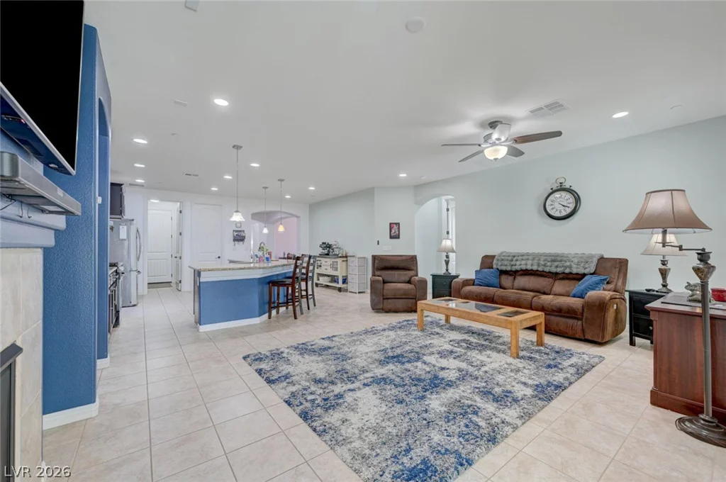 676 Suguaro Bluffs, Henderson, NV 89014