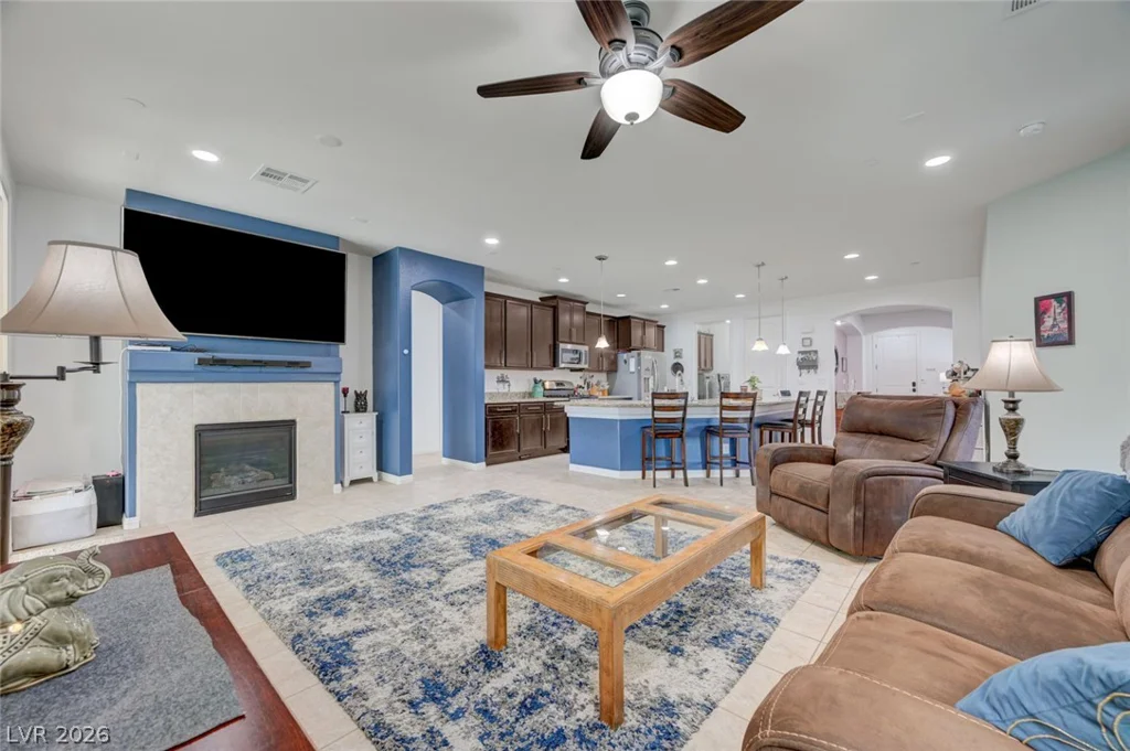 676 Suguaro Bluffs, Henderson, NV 89014