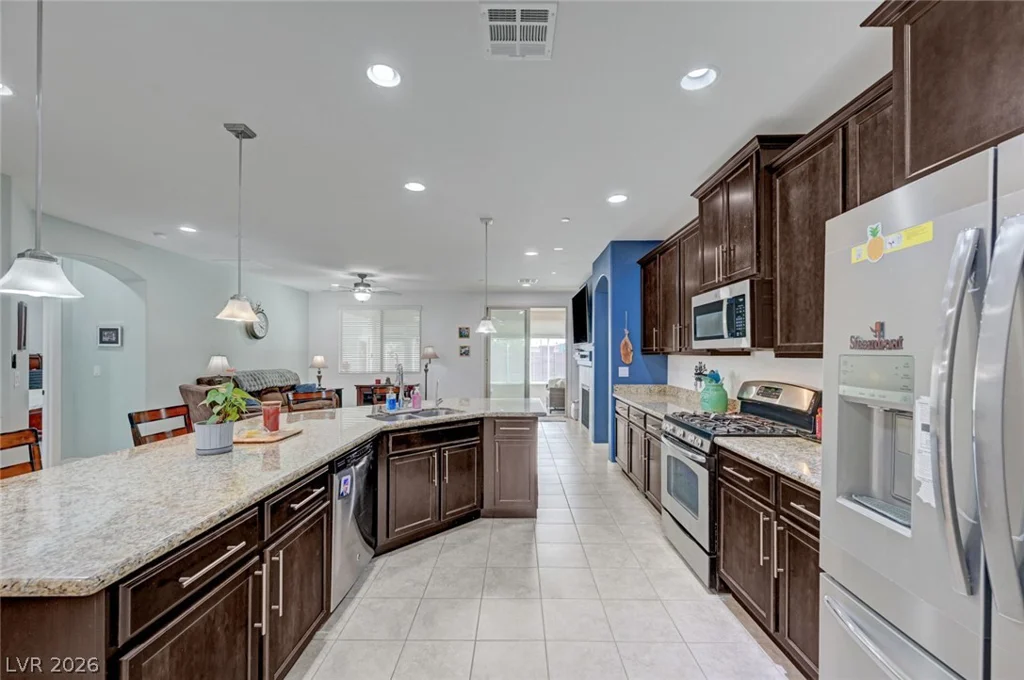 676 Suguaro Bluffs, Henderson, NV 89014