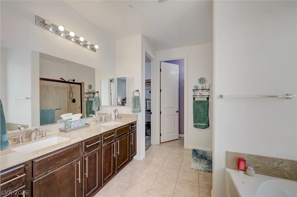 676 Suguaro Bluffs, Henderson, NV 89014