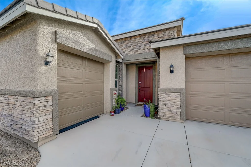 676 Suguaro Bluffs, Henderson, NV 89014