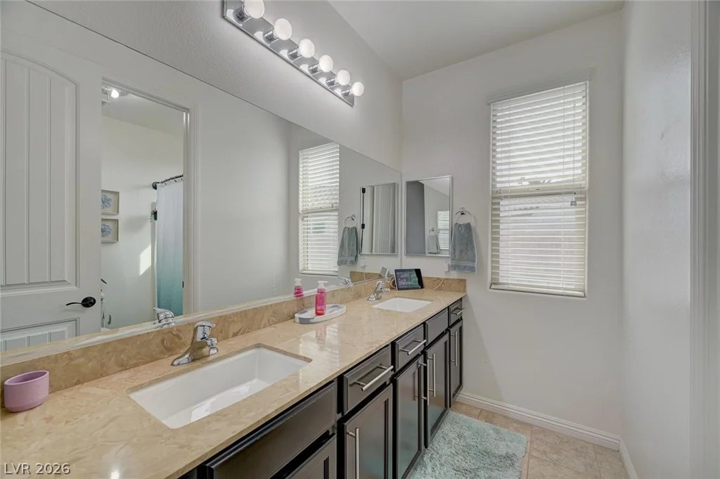676 Suguaro Bluffs, Henderson, NV 89014