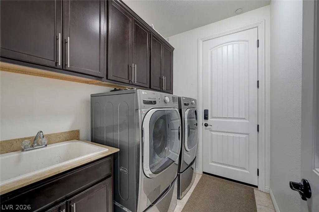 676 Suguaro Bluffs, Henderson, NV 89014