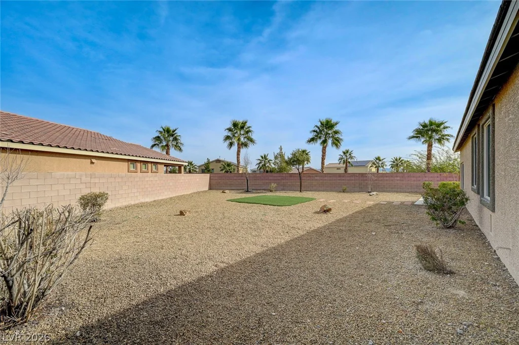 676 Suguaro Bluffs, Henderson, NV 89014