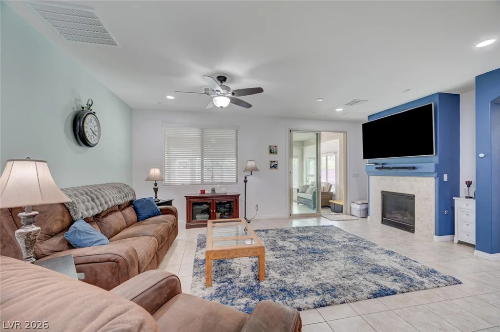 676 Suguaro Bluffs, Henderson, NV 89014