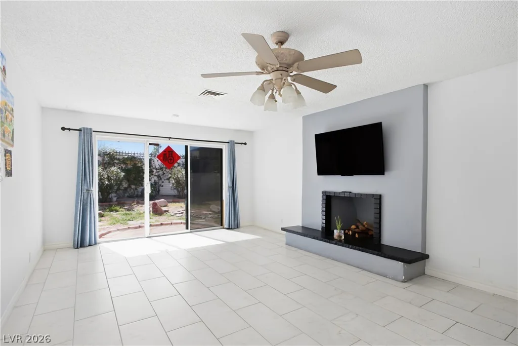 3009 Plaza De Rosa, Las Vegas, NV 89102