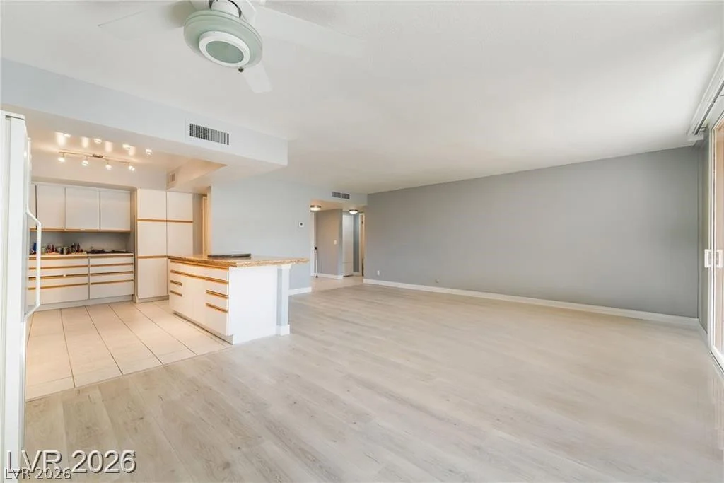 205 Harmon, Las Vegas, NV 89169