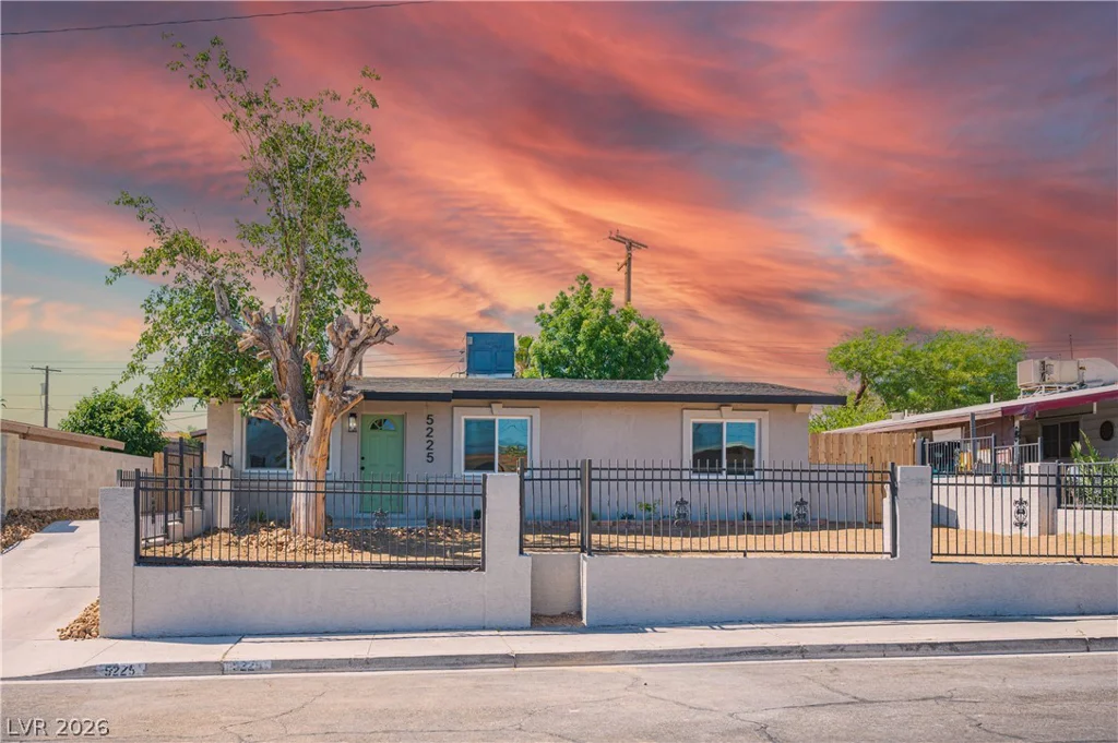 5225 Carmen, Las Vegas, NV 89108