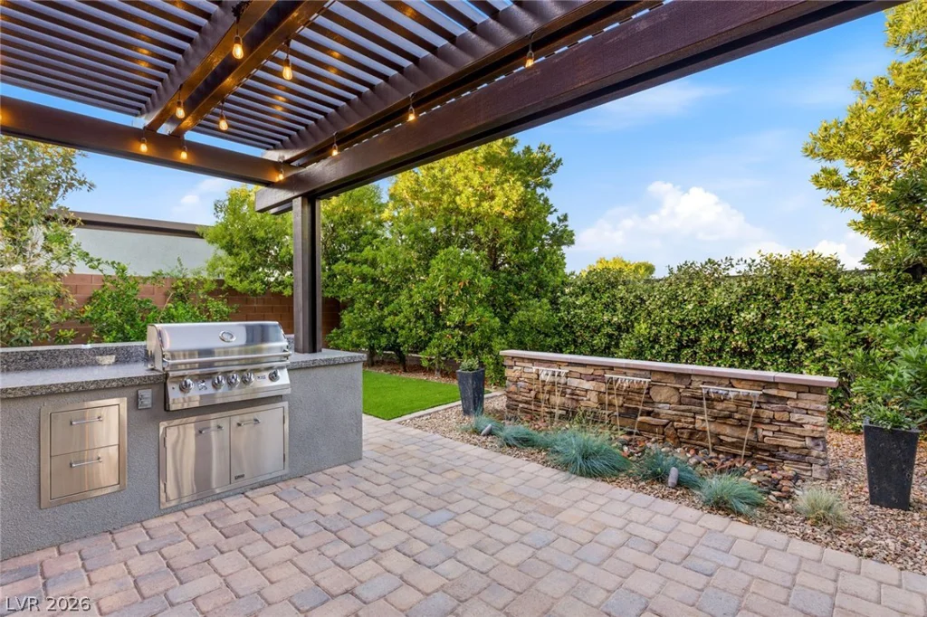 6092 Willow Rock, Las Vegas, NV 89135