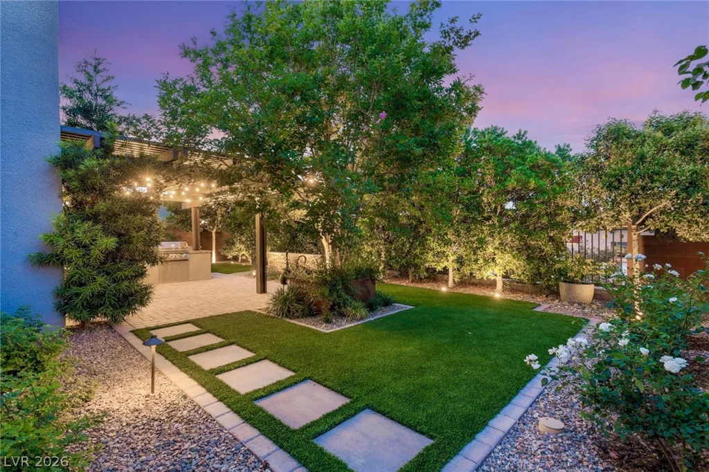 6092 Willow Rock, Las Vegas, NV 89135