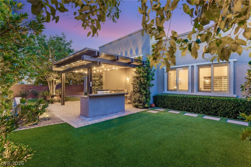6092 Willow Rock, Las Vegas, NV 89135