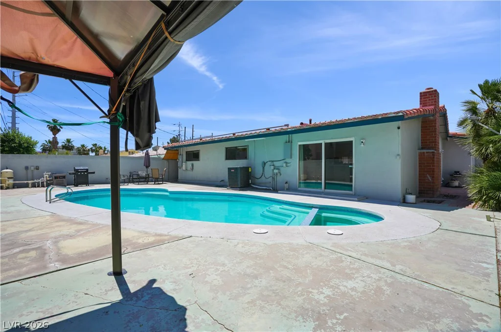 213 Shadow, Las Vegas, NV 89106